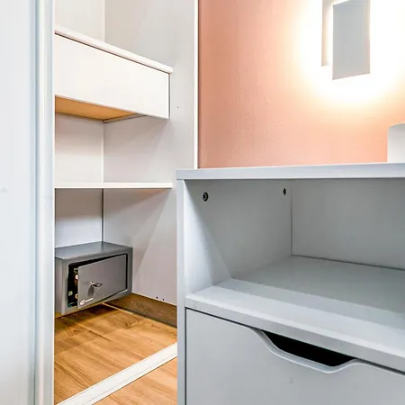 Accogliente E Moderno Bivani A 2 Minuti A Piedi Dalla Spiaggia-centro Con Parcheggio Riservato Apartman *