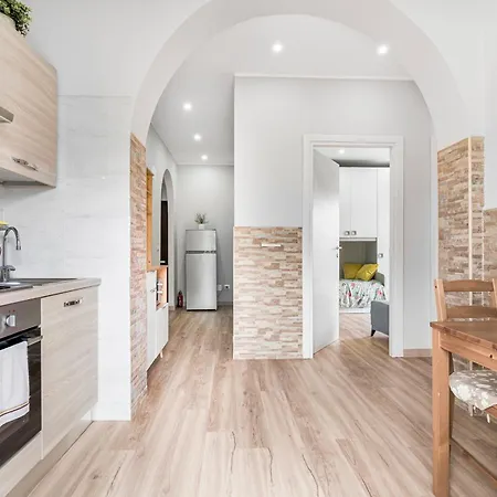 Accogliente E Moderno Bivani A 2 Minuti A Piedi Dalla Spiaggia-centro Con Parcheggio Riservato Apartman Giardini Naxos