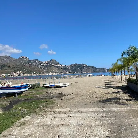 Accogliente E Moderno Bivani A 2 Minuti A Piedi Dalla Spiaggia-centro Con Parcheggio Riservato Giardini Naxos