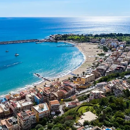 Apartment Accogliente E Moderno Bivani A 2 Minuti A Piedi Dalla Spiaggia-centro Con Parcheggio Riservato Giardini Naxos