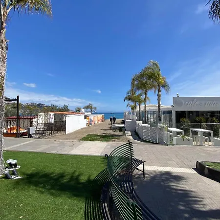 Accogliente E Moderno Bivani A 2 Minuti A Piedi Dalla Spiaggia-centro Con Parcheggio Riservato Giardini Naxos