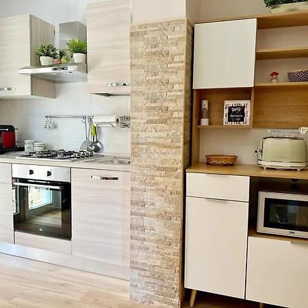 Apartment Accogliente E Moderno Bivani A 2 Minuti A Piedi Dalla Spiaggia-centro Con Parcheggio Riservato Giardini Naxos