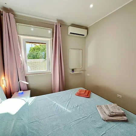 Apartment Accogliente E Moderno Bivani A 2 Minuti A Piedi Dalla Spiaggia-centro Con Parcheggio Riservato Giardini Naxos